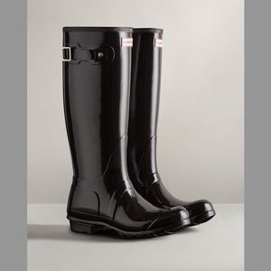 Hunter Original Tall Gloss Rain Boots + 6 Stitch Cable Knitted Cuff Tall